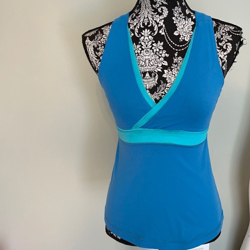 Lululemon size 4 top